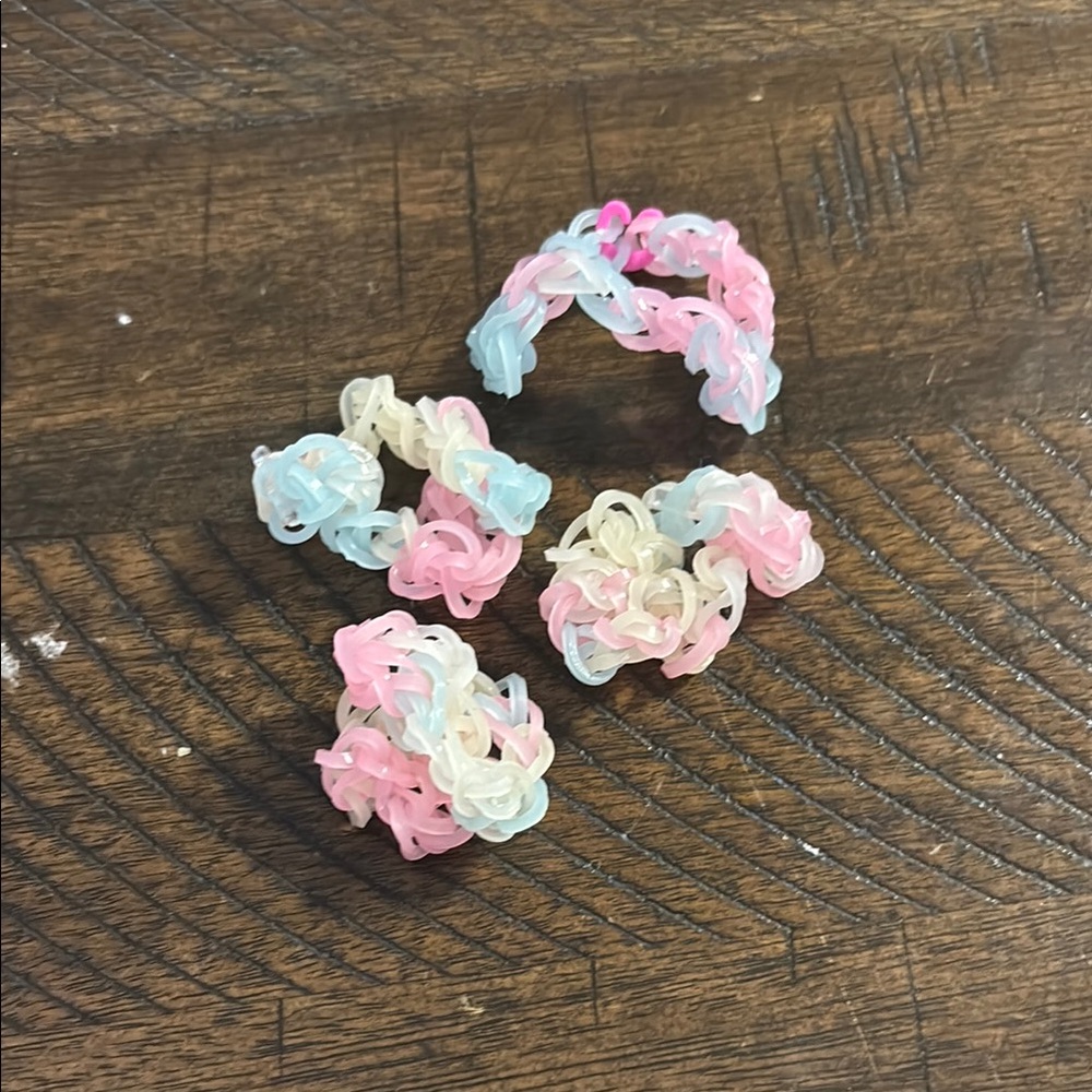 Color changing rainbow loom bracelet